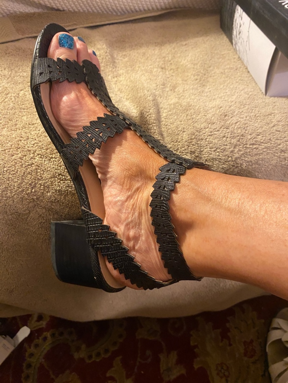 Kensie Hepburn T-Strap Ankle strap block heel Sandals textured vegan leather. - Picture 8 of 9
